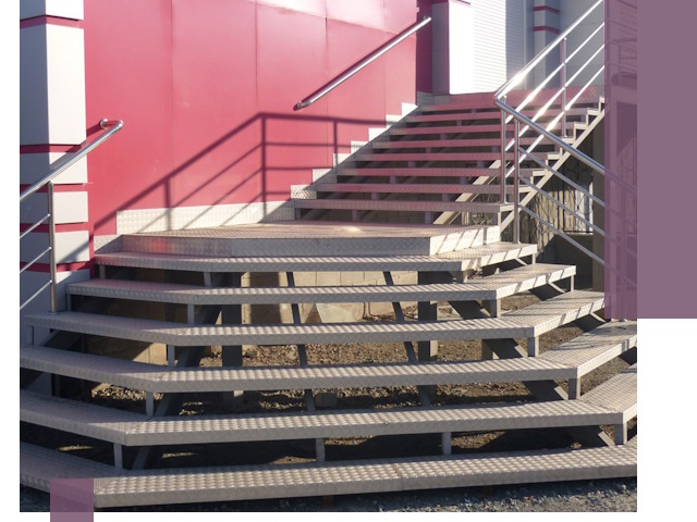 Лестницы для магазина в Чебоксарах — изготовление и монтаж