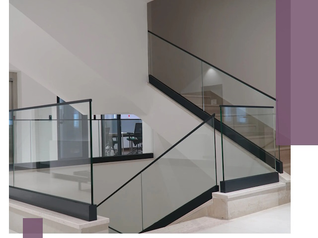 Стеклянные перила премиум-класса с установкой в Чебоксарах